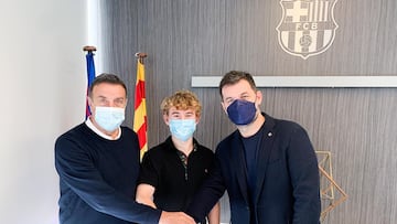 USYNT player signs a contract extension with Barcelona