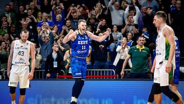 Siim Sander-Vene celebra una acción en el triunfo de Estonia sobre Lituania.