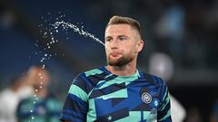 Soccer Football - Serie A - Lazio v Inter Milan - Stadio Olimpico, Rome, Italy - August 26, 2022 Inter Milan's Milan Skriniar during the warm up before the match REUTERS/Alberto Lingria