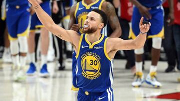 PORTLAND, OREGON - MAY 20: Stephen Curry #30 of the Golden State Warriors celebrates defeating the Portland Trail Blazers 119-117 during overtime in game four of the NBA Western Conference Finals to advance to the 2019 NBA Finals at Moda Center on May 20, 2019 in Portland, Oregon. NOTE TO USER: User expressly acknowledges and agrees that, by downloading and or using this photograph, User is consenting to the terms and conditions of the Getty Images License Agreement. Steve Dykes/Getty Images/AFP
== FOR NEWSPAPERS, INTERNET, TELCOS & TELEVISION USE ONLY ==