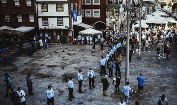  La ciudad costera del noroeste de Portugal está repleta de seguidores del Manchester City y del Chelsea. Ambos equipos se enfrentan esta noche en la final de la Champions League y algunos aficionados han llegado con ganas de fiesta.