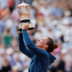 Relieved Halep fights off nerves to end grand-slam wait