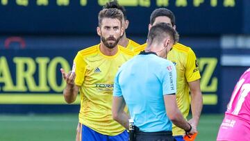 Jos&eacute; Mari, del Cadiz, tras ver la roja ante el Tenerife.