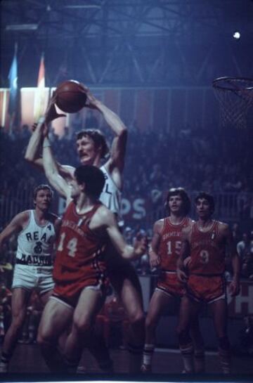 1967. Real Madrid-Simmenthal. Los italianos partían como favoritos, pese a que se jugaba en Madrid. Finalmente venció el Real Madrid (91-83).