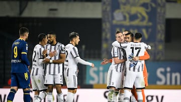 VERONA, ITALY - NOVEMBER 10: Juventus players celebrating during during the Serie A match between Hellas Verona and Juventus at Stadio Marcantonio Bentegodi on November 10, 2022 in Verona, Italy. (Photo by Daniele Badolato - Juventus FC/Juventus FC via Getty Images)