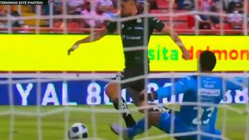 ¡Se sacó al arquero! El notable golazo de Diego Valdés en México