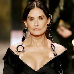 Demi Moore aparece totalmente irreconocible en un desfile de moda en París