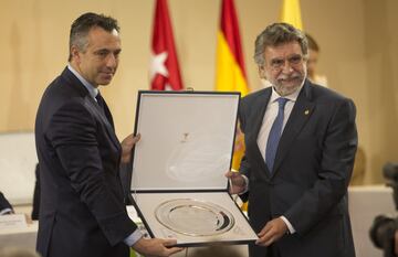 Entrega de galardones durante la presentación del IV Torneo Vicente del Bosque