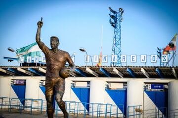 Estatua conmemorativa a Fran Carles.