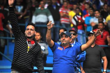 La fanáticada antes del comienzo del amistoso entre Tampa Bay Rays y la selección de Cuba en el estadio Latinoamericano de La Habana. 