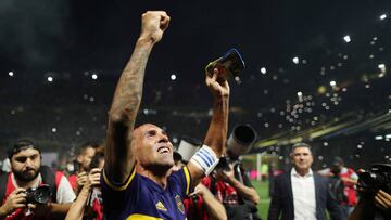 Soccer Football - Superliga - Boca Juniors v Gimnasia y Esgrima - Alberto J. Armando Stadium, Buenos Aires, Argentina - March 7, 2020   Boca Juniors&#039; Carlos Tevez celebrates after winning the Superliga  REUTERS/Agustin Marcarian