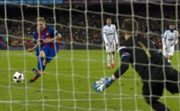Gol 2-0 de Rakitic de penalti