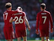 LIVERPOOL (United Kingdom), 25/04/2026.- Andrew Robertson (C) celebrates scoring the 2-0 goal with Curtis Jones (L) and Florian Wirtz of Liverpool (R) during the English Premier League match between Liverpool FC and Crystal Palace, in Liverpool, Britain, 25 April 2026. (Reino Unido) EFE/EPA/ADAM VAUGHAN EDITORIAL USE ONLY. No use with unauthorized audio, video, data, fixture lists, club/league logos, 'live' services or NFTs. Online in-match use limited to 120 images, no video emulation. No use in betting, games or single club/league/player publications.