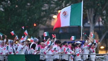 Momento en que la delegación mexicana hace su aparición en la inauguración de París 2024.