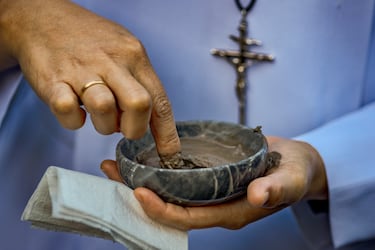 ¿Por qué se pone ceniza en la frente en el miércoles de ceniza?