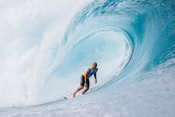 Teahupoo se pone grande y regala una jornada de surf para la historia