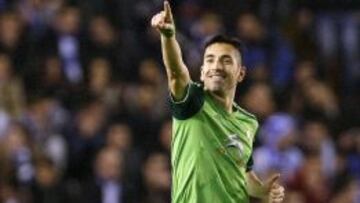 El delantero del Celta Charles celebra tras marcar ante el Deportivo de La Coruña