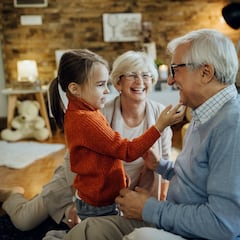 Una pareja de jubilados pierde 300.000 euros con la estafa del ‘Falso Policía’: un SMS y adiós a los ahorros de toda una vida