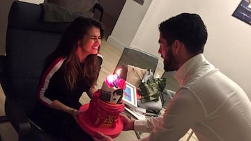 La original tarta de Isco a Sara Sálamo por su cumpleaños