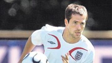 <b>¿AL BANQUILLO? </b>Owen podría dejar su sitio en el once a Rooney.