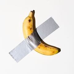 Pagan 6,2 millones de dólares por un plátano pegado a una pared con cinta adhesiva