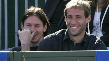 Messi presencia junto a Pablo Zabaleta un partido del Torneo Conde de God&amp;oacute; de tenis en 2008.