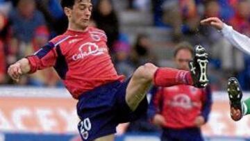 <b>DE LOS MÁS RÁPIDOS. </b>Pacheta anotó ante el Racing, en 1999, a los dos minutos de partido en Los Pajaritos, en el debut en Primera.