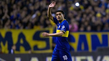 Juan Rom&aacute;n Riquelme durante un partido con Boca Juniors en La Bombonera.