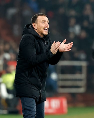 Morcillo desvía la atención de un partido con el liderato en juego