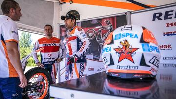 Toni Bou con su equipo.