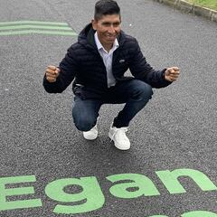 El gesto de Nairo para decirle a Egan: "Fuerza, campeón"