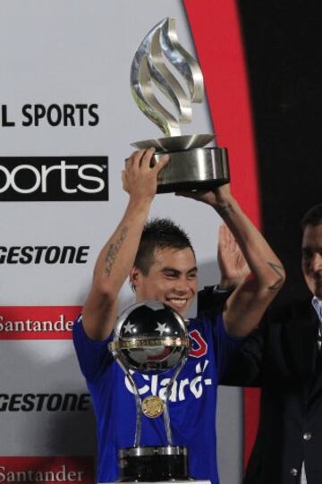 Eduardo Vargas: Jugó los 12 partidos del torneo y marcó 11 tantos. Nadie ha marcado tanto en una Sudamericana como 'Edu'. Fue su despegue internacional. Ahora fue campeón con Tigres.