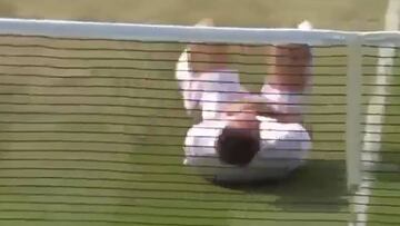 Tenista se une al Neymar Challenge en pleno partido