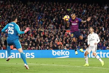 Arturo Vidal anota el 5-1 de cabeza