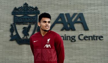 Luis Díaz llegó de inmediato a la nueva sede deportiva del Liverpool. El colombiano quería lo más rápido posible conocer el ambiente del club. Habló con Jürgen Klopp, conoció las instalaciones y sus nuevos compañeros. 