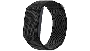 Ligera, compacta y te mide hasta el descanso: la pulsera inteligente sin pantalla que causa sensación entre los deportistas