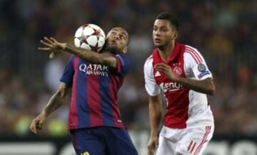 Dani Alves y Ricardo Kishna.