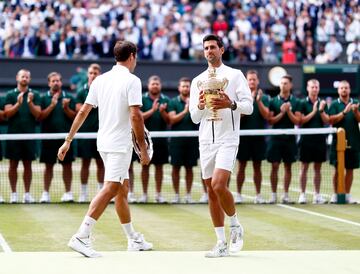 Federer ha perdido 11 de las 31 finales de Grand Slam que ha disputado. Una contra Juan Martín del Potro, seis contra Nadal y cuatro contra Novak Djokovic. La última fue frente al serbio, en Wimbledon 2019, donde desperdició dos bolas de partido: 7-6, 1-6, 7-6, 4-6 y 13-12. Un adversario que le ha derrotado en 27 de sus 50 confrontaciones. 