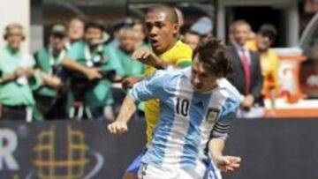 Argentina tumba a Brasil con tres goles de Leo Messi