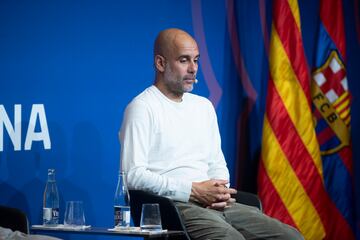 Joan Laporta, Pep Guardiola y Juan Carlos Unzué han presentado esta mañana el partido benéfico contra la ELA que disputarán el Barcelona y el Manchester City. 

