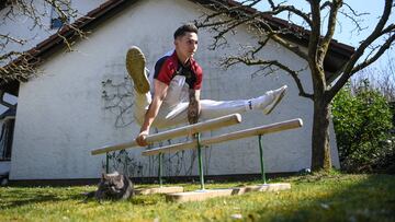 Entrenamiento en el jardín de casa con vistas a Tokio