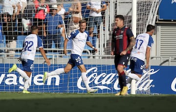 Igual que hiciera ante el Deportivo en la Copa del Rey, Sergio González volvió a ser salvador para el Tenerife. El central anotó un tanto con un buen derechazo, para empatar ante el Alcorcón en el minuto 88. 