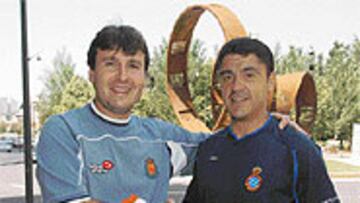 <B>TAN AMIGOS</B>. Toni Cazorla y Ángel Pedraza, técnicos de Mallorca y Espanyol, se saludaron ayer.