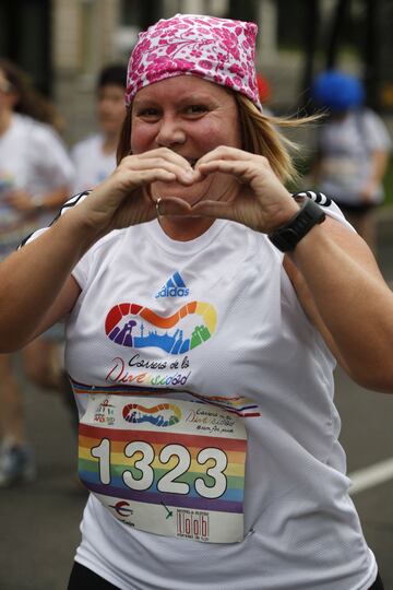 Una mujer durante su participación en la "Carrera por la Diversidad", prueba organizada por primera vez con motivo de la celebración del Worldpride en Madrid.  