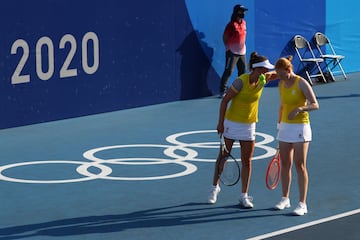 Carla Suárez y Garbiñe Muguruza vencieron a las belgas Elise Mertens y Alison Van Uytvanck (6-3 y 7-6) para meterse en segunda ronda de los Juegos Olímpicos de Tokio 2021.