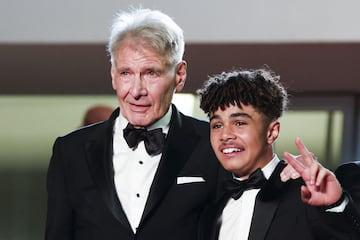 Harrison Ford y Ethann Isidore durante la alfombra roja del Festival de Cannes 2023.