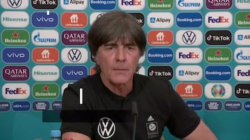 Las botellas de Coca Cola se cuelan en el elogio encendido de Joachim Löw a Cristiano