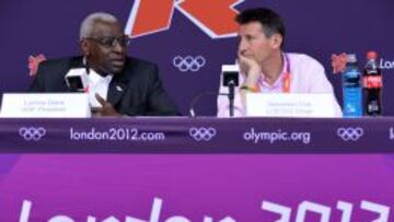 El ex presidente de la IAAF, Lamine Diack, y el actual presidente de la instituci&oacute;n, Sebastian Coe, durante los Juegos Ol&iacute;mpicos de Londres 2012.