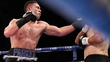 Joseph Parker golpea a un rival durante un combate.