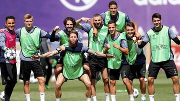 Los jugadores del Real Madrid, en el entrenamiento de este martes.